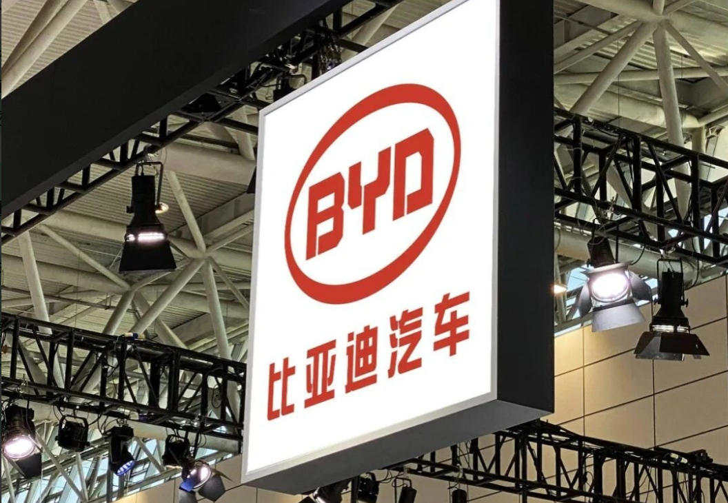 比亚迪的全球化战车，真正的发动机，其实在一位女性手中。她叫李柯，王传福的妻子，但