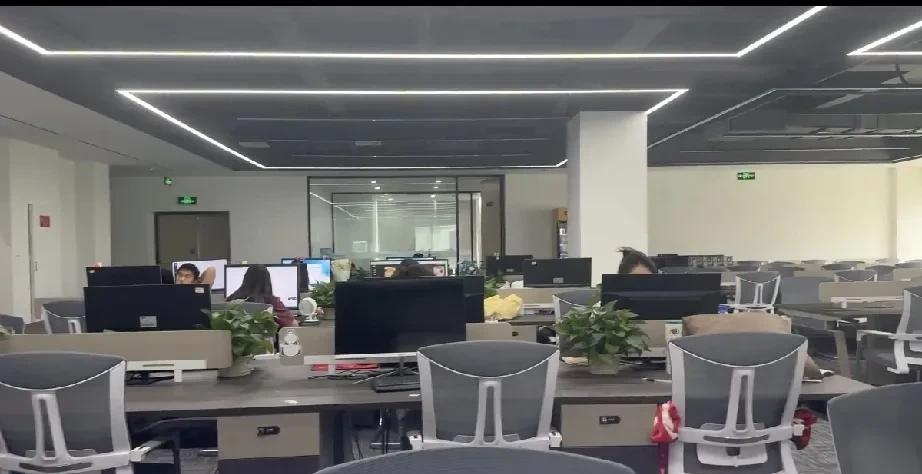 离谱！hr总监居然指示在员工离职承诺中加上一条“离职后3个月内，不得拒接/拒回复