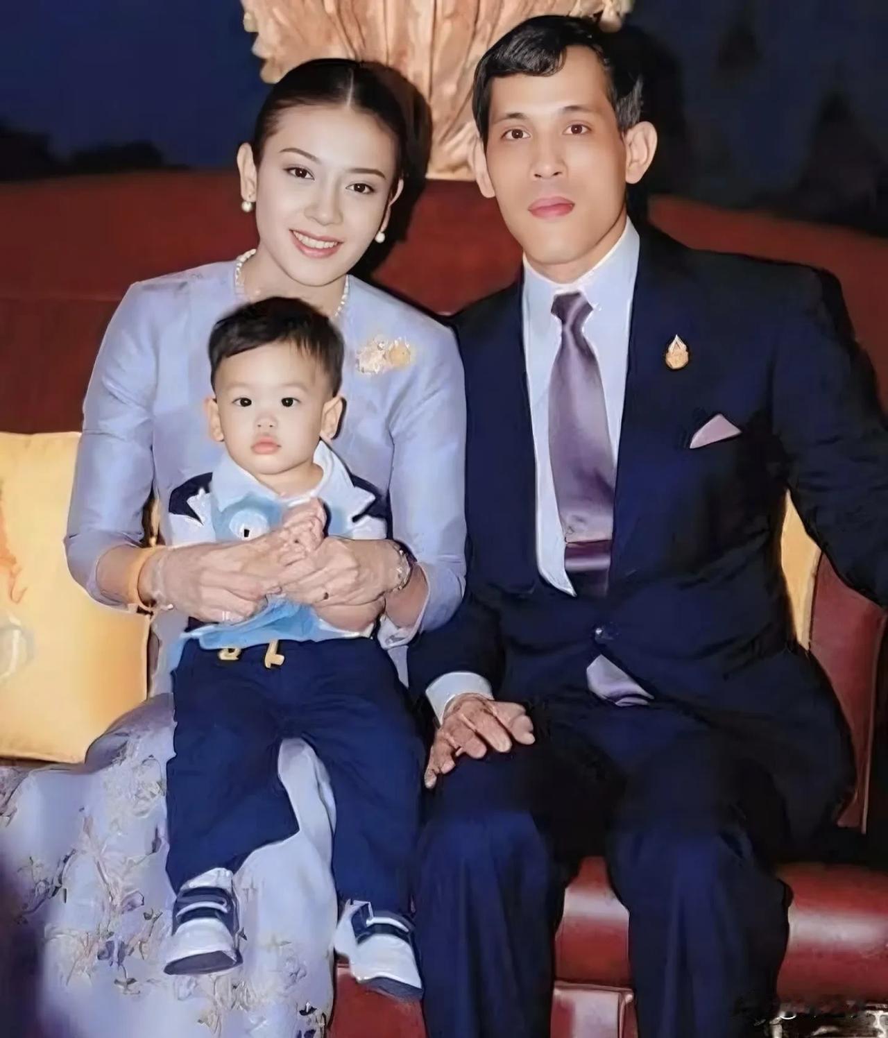 西拉米如果当个不上台面但受宠的情人，或许是她最好的位置了，因为以她的出身，单凭她