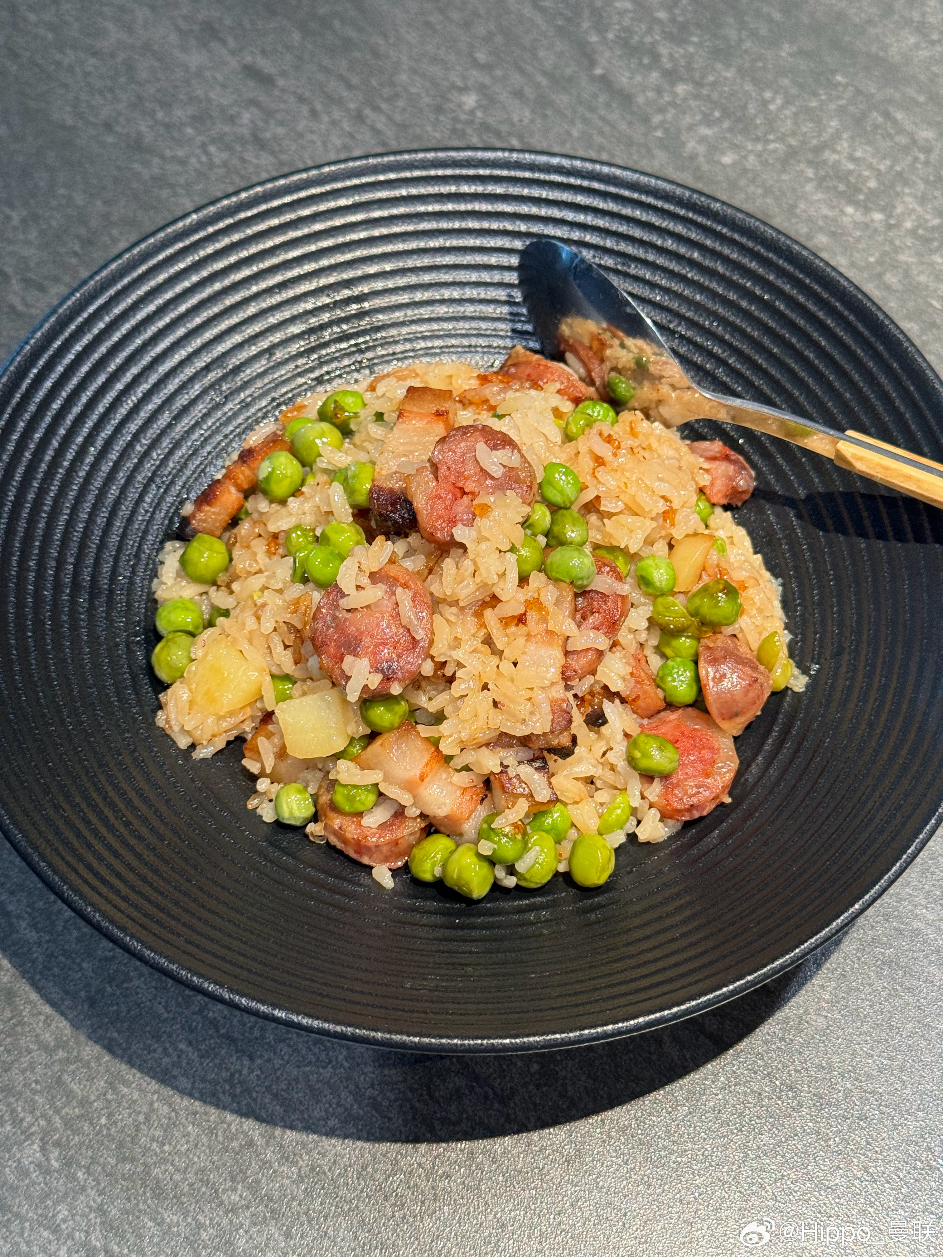 老婆做的饭很好吃，我小时候喜欢这个饭配牛奶。​​​