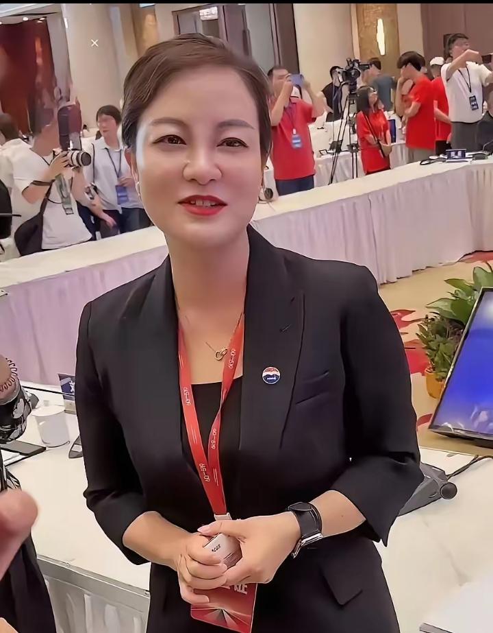 茅台美女董秘兼“大账房”被查，据说也是半个航母起步！这位身兼副总经理、财务总监、