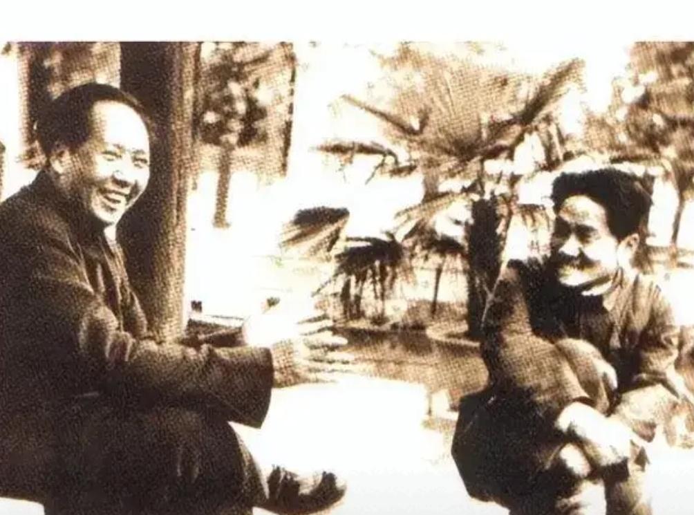 毛主席和毛岸英有一次深刻的谈话，说他职务太高，容易发飘。有一次毛主席找来毛岸
