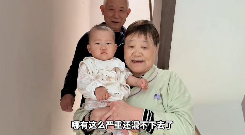 “都是洞姐姐”邀约“都是洞”一家前往夏威夷度假，这次全家人心很齐都办了护照，但具