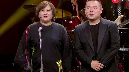 贾玲遇上小岳岳就开始互损互伤害，沈腾直喊大哥大嫂！