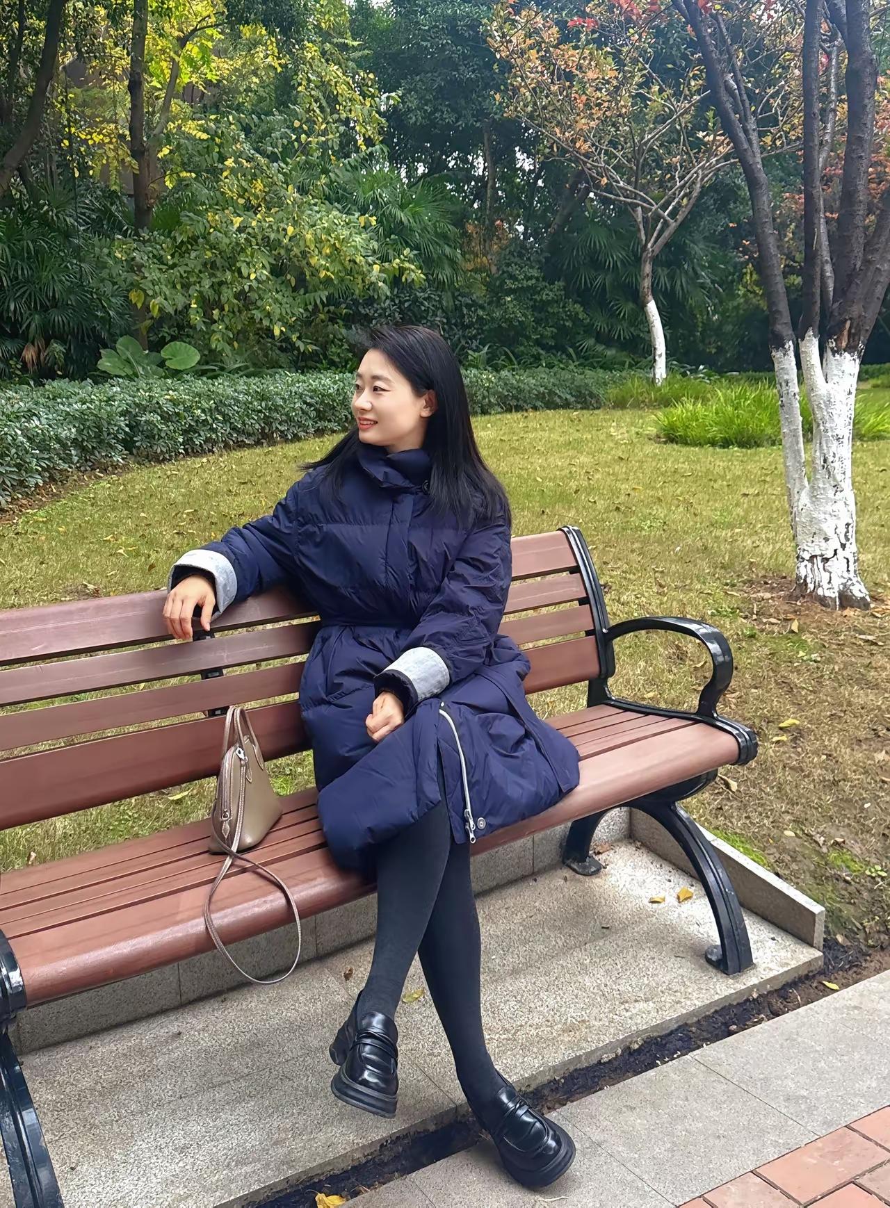 一直单身的王阿姨，都48岁了，看上去却像30出头，真是驻颜有术。