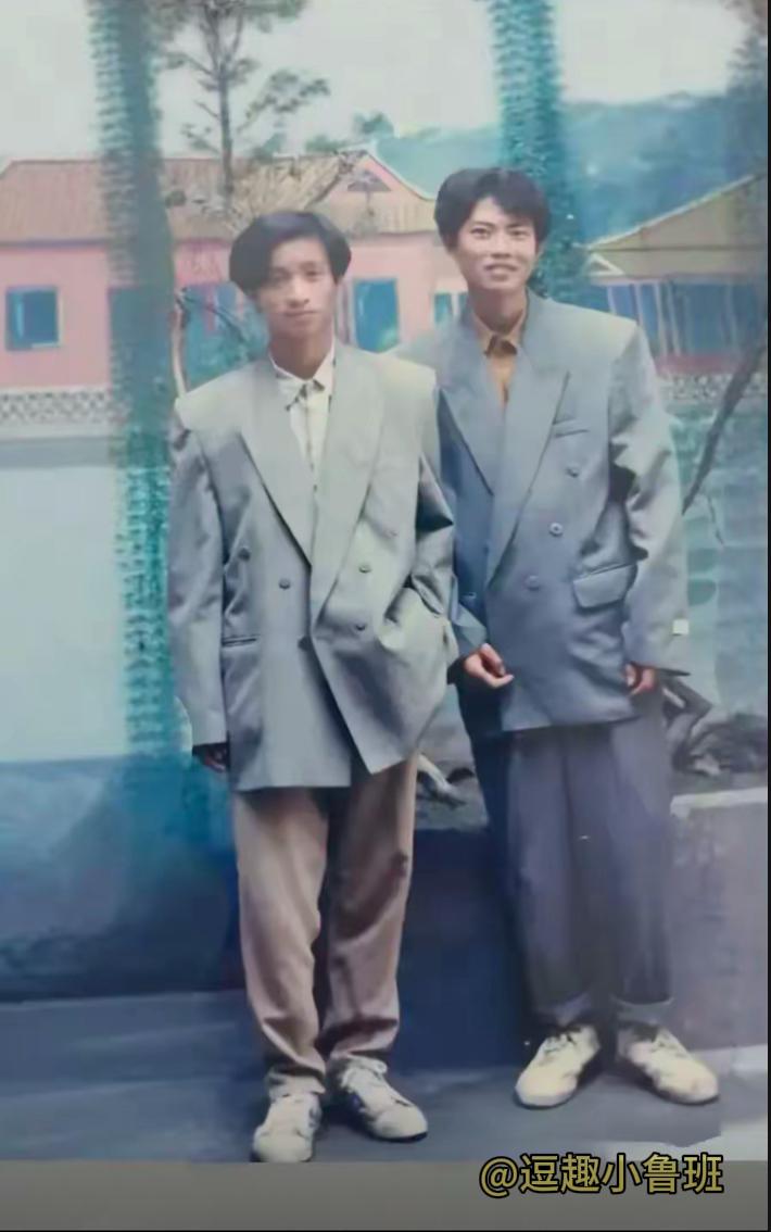 为什么我感觉以前穿这种衣服很时髦[笑着哭]