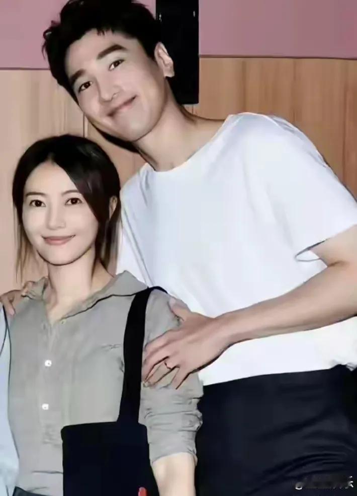 赵又廷当年迎娶国民女神高圆圆，曾被戏称“人生巅峰”，如今他却以更从容的姿态打破外