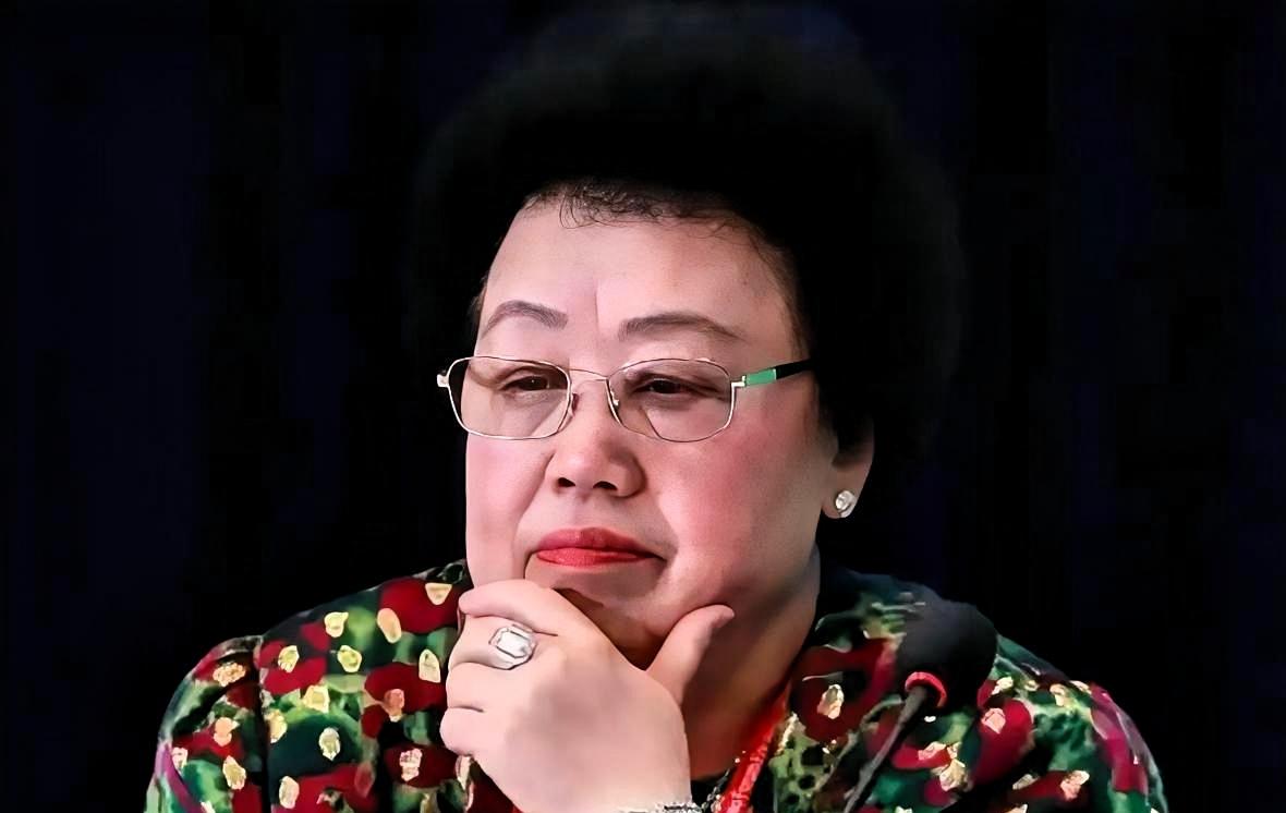 陈丽华走了，网传遗嘱没提老公迟重瑞，三个子女也只字未提。她最后放不下的，竟然