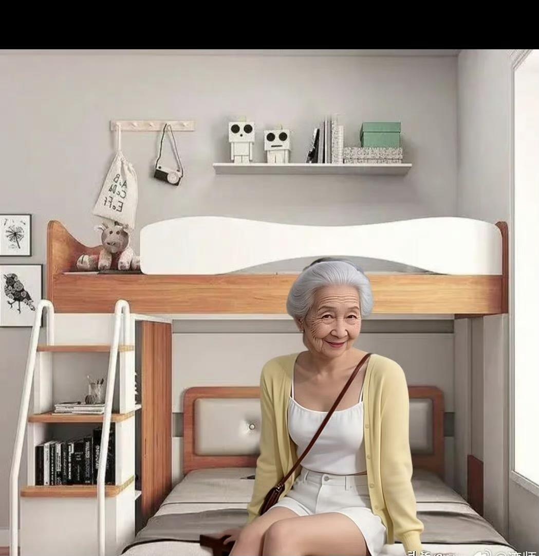 太搞笑了🤭据说这是某家具厂为普通中老年夫妻设计的双人床，老头睡上面[笑着哭]！
