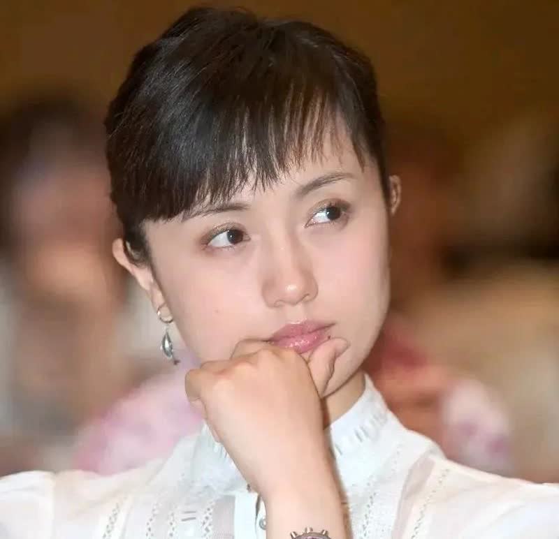 朱媛媛头七亲友追思今天是朱媛媛离世的第七天。按照华北习俗家人敞开
