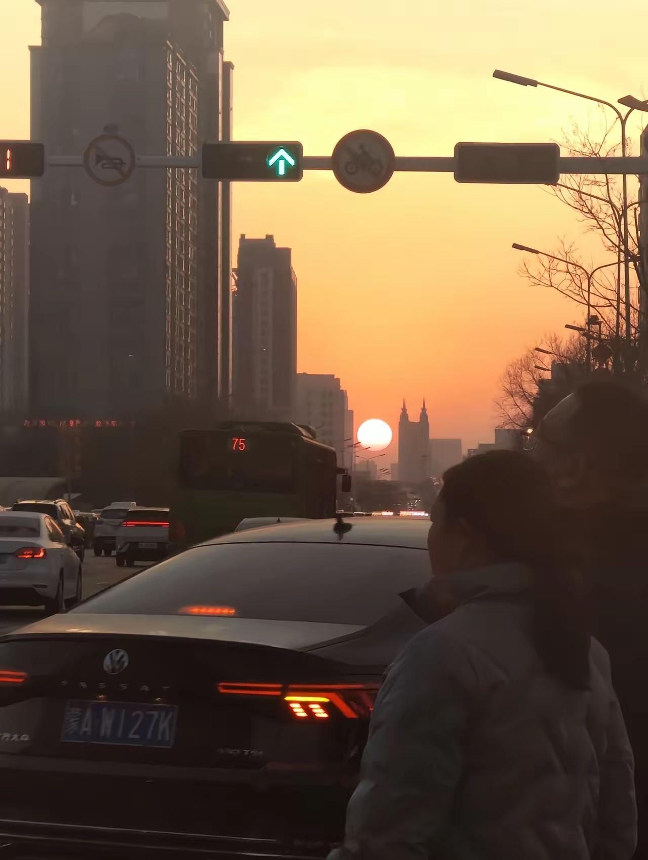 2015年：油价为6.58元2016年：油价为5.93元2017年：油价为6.8