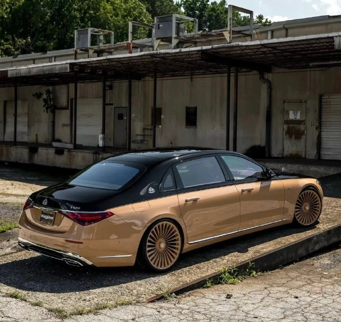 迈巴赫S680VirgilAbloh版车型，新车是基于现款迈巴赫S680打造