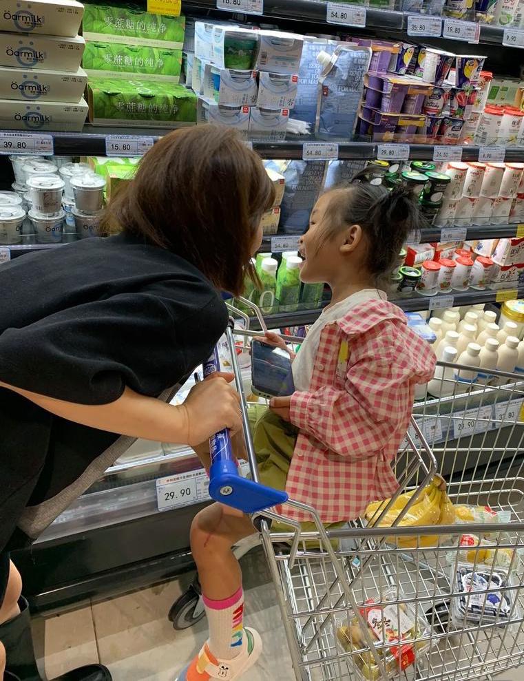 超市老板没想到：因为5毛钱让她损失好几万王姐是一家饭店的老板，在她家饭店马路对