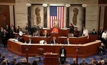 美专家：若中国武统，西方可冻结3.2万亿中国资产！但是中国有底牌，中国现在还握着
