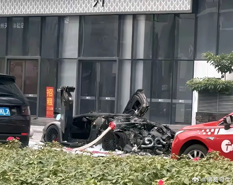 广州街头一声巨响！近千万兰博基尼瞬间报废，车主还要倒赔租车行？都说不作死就不会死