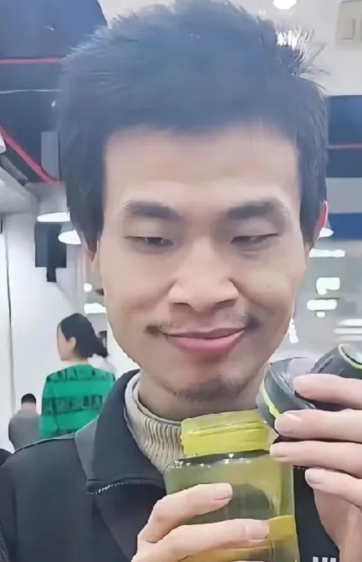 我开始有点理解韦东奕了他为什么决定开账号了不是因为他想玩网络，是因为别人