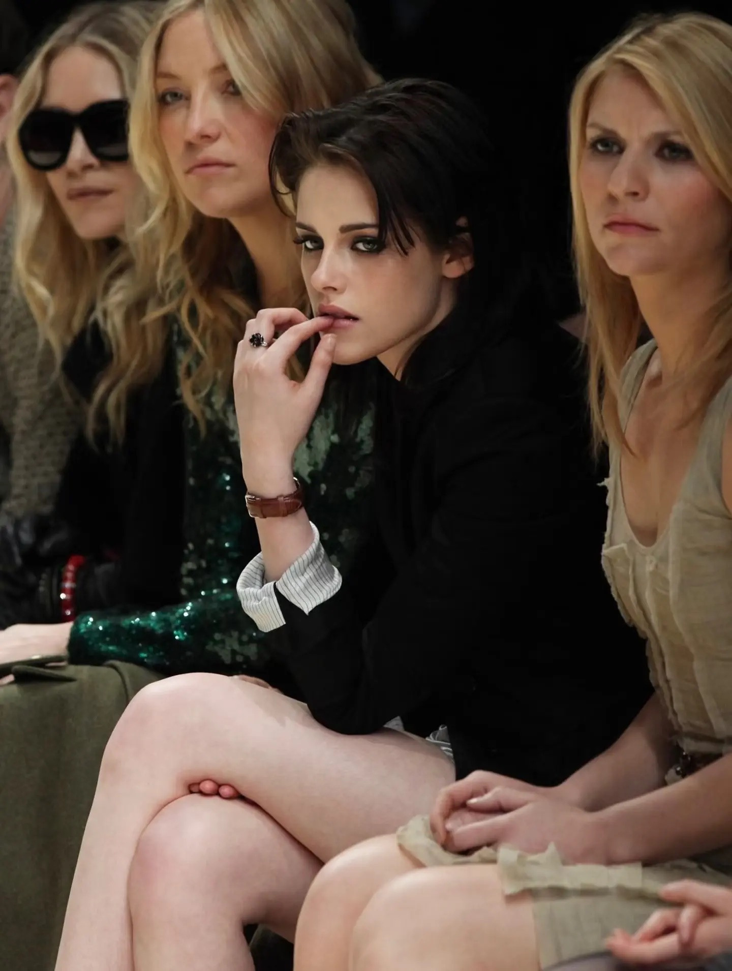 第一眼脸长得好爽第二眼身材长得好爽像吸血鬼一样美真的好想长这样。。