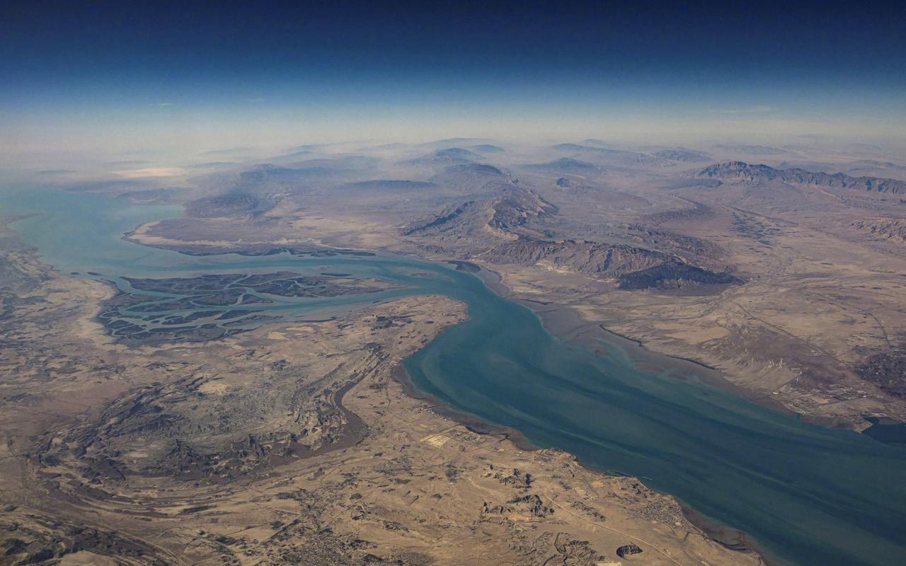 伊朗伊斯兰革命卫队宣布关闭霍尔木兹海峡后，美国中央司令部马上进行回应：“尽管伊朗