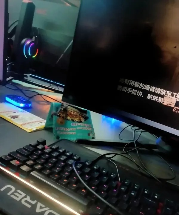 有个疑惑，罗帅宇爸爸说经过自己解锁，从交给他们的罗帅宇的电脑和手机中发现大量证据