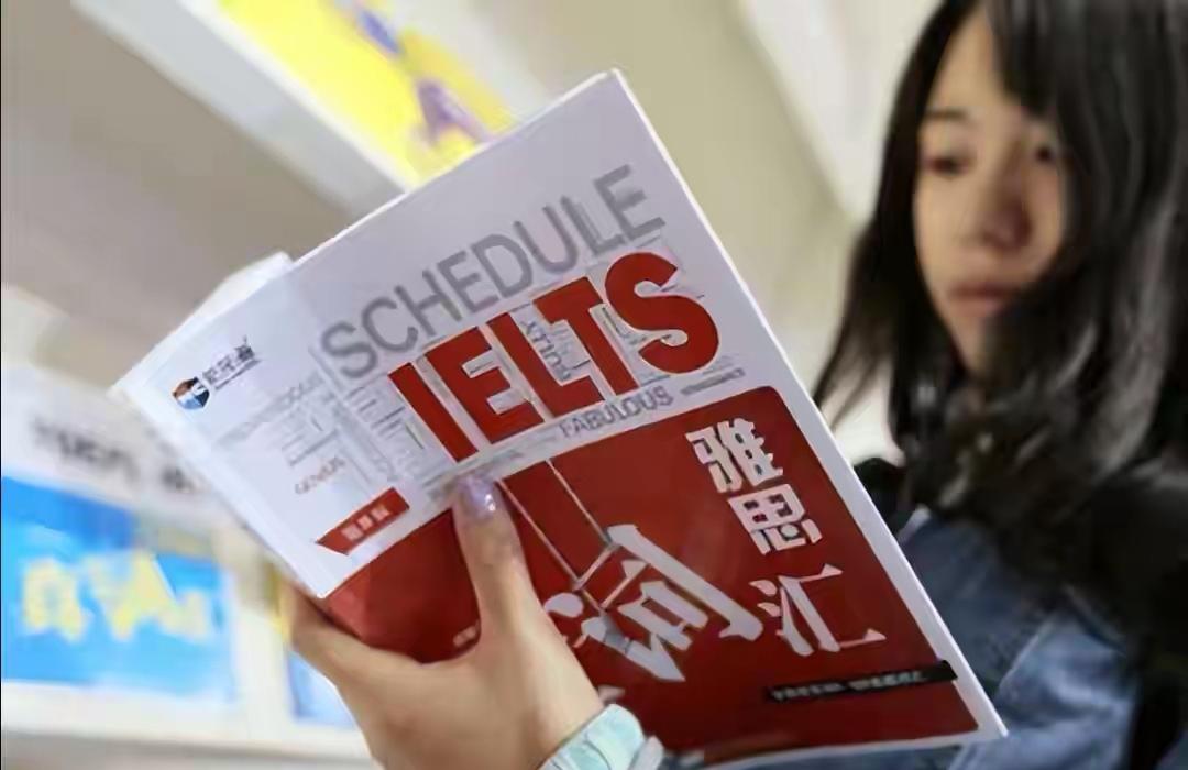 汤家凤上当了，我们都上当了，以胡锡进为首的精英阶层，成功转移了矛盾的焦点，这是它