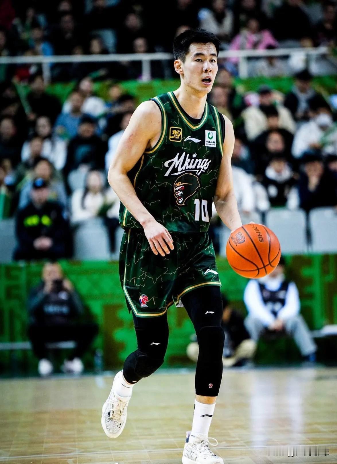 郭昊文是否该进入国家队？众多周知，郭昊文近两场迎来爆发，第一场轰下全场最高42分