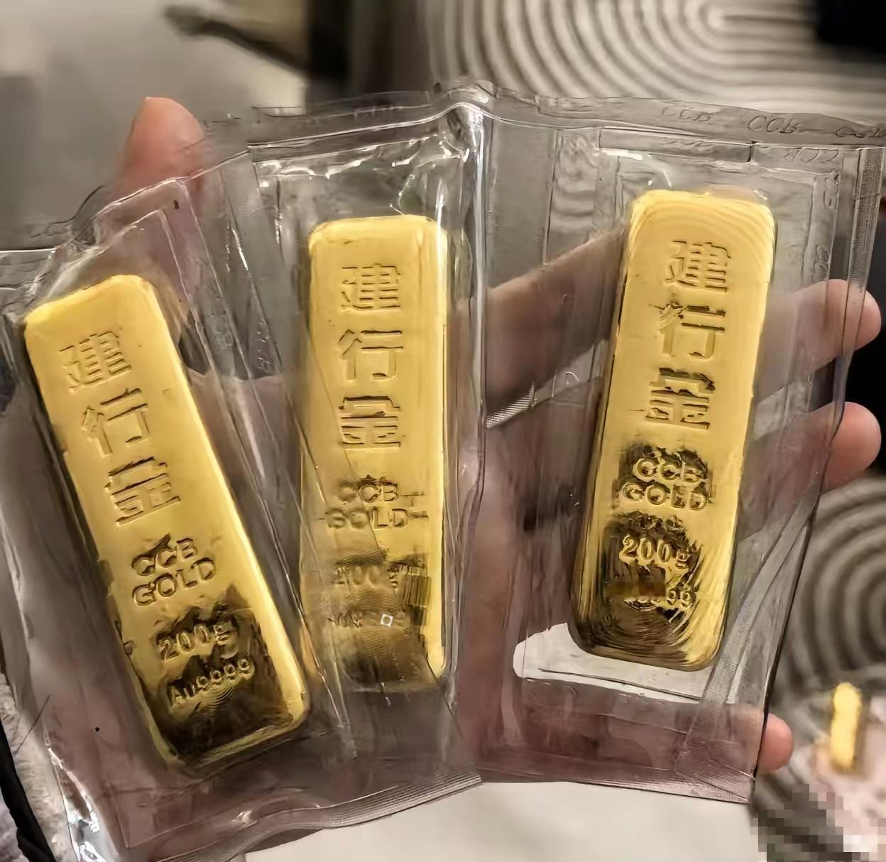 金价两天跌到958！高位冲进场的这群人，现在肠子都悔青了9月1日一早，不少囤金