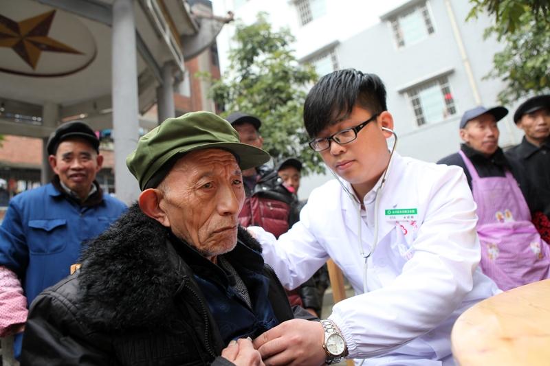 养生延年益寿的习惯还真不少。饮食上，多吃蔬菜水果就很棒。西兰花富含维生素和抗氧化