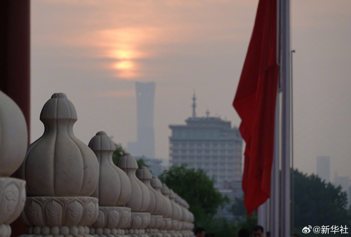 #九三盛大阅兵#【#这就是今晨的北京#】此刻的北京，万千期待汇聚，自豪由衷地激荡
