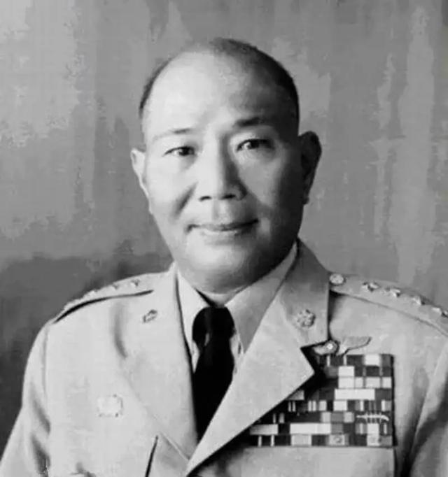 1950年，吴石被捕后，他的上司周至柔做了几件事情想救他，原因很简单，他在日记中