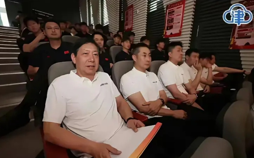 为什么宝泉指导一坐到助理教练席上，天津女排在排超联赛上的成绩一落三丈变成了铁牌，