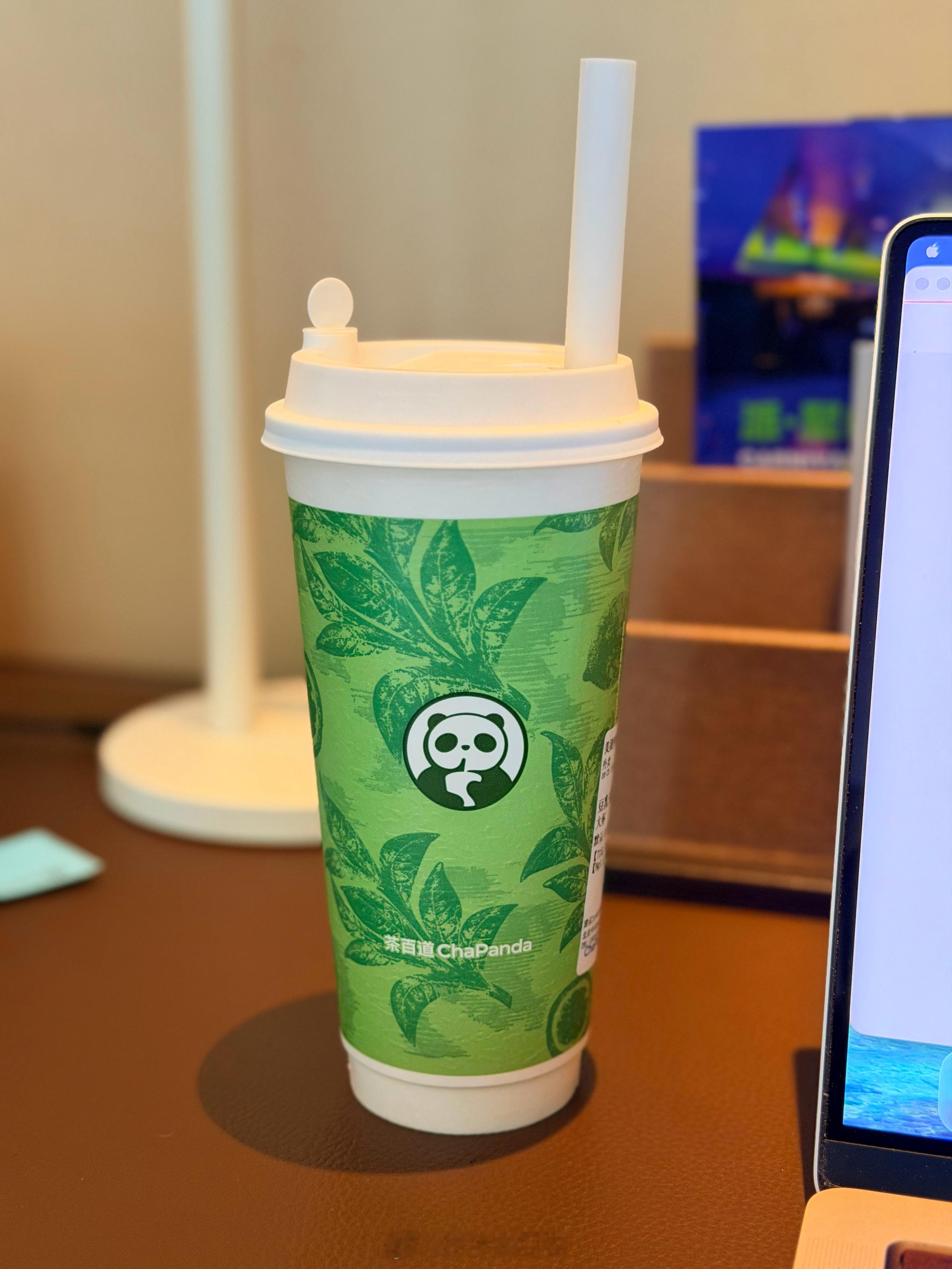 上班的隐形成本真的很高正想说点什么,我的咖啡到了,一天一杯咖啡哄好自己,上班的成