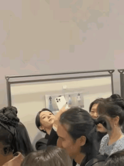 周也当镜头面前翻迪丽热巴白眼，难怪李湘都敢把王诗龄公然不喜欢周也的声音发出来仔