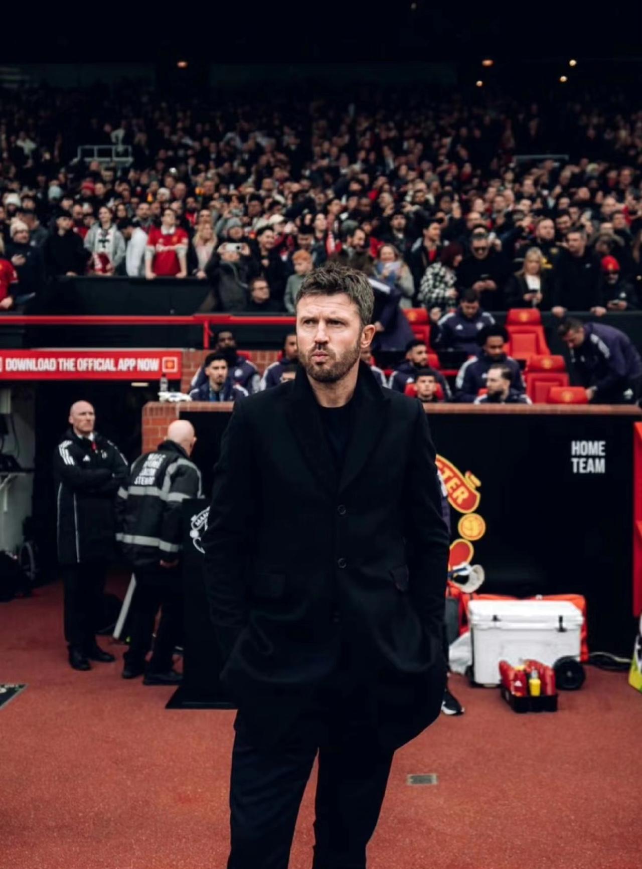 依我看，曼联应该马上给卡里克一份正式合同。卡里克仅用了三场比赛，就完成了阿莫林