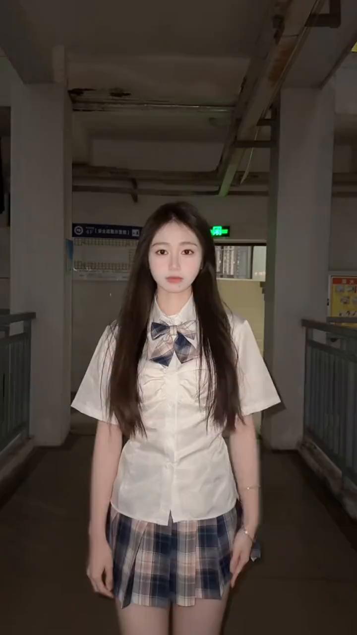 买大咖先跟猫咪打。