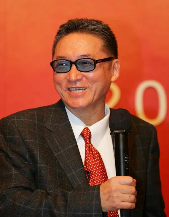 李敖真是条硬汉！1997年台湾那场义卖，至今看来仍让人热血沸腾！日本想靠钱洗白慰