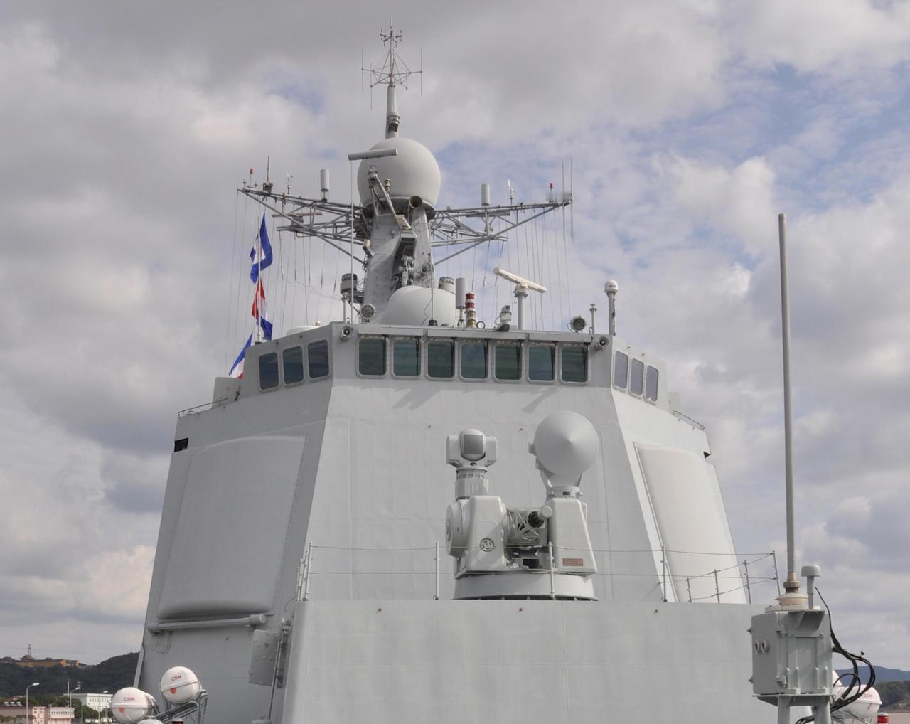 中国雷达又凡尔赛了一把。根据央视的报道，052D银川舰的雷达只要一开机，周围几