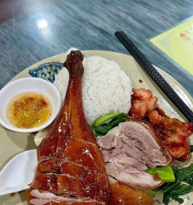 南方的朋友看过来！不同城市的烧腊饭价格差很多吧？你们平时吃这种双拼饭，一般都花多