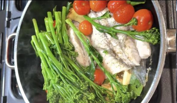 8个提升免疫力的“加分习惯”1.吃对食物，营养均衡可适量多吃如豆制品、奶