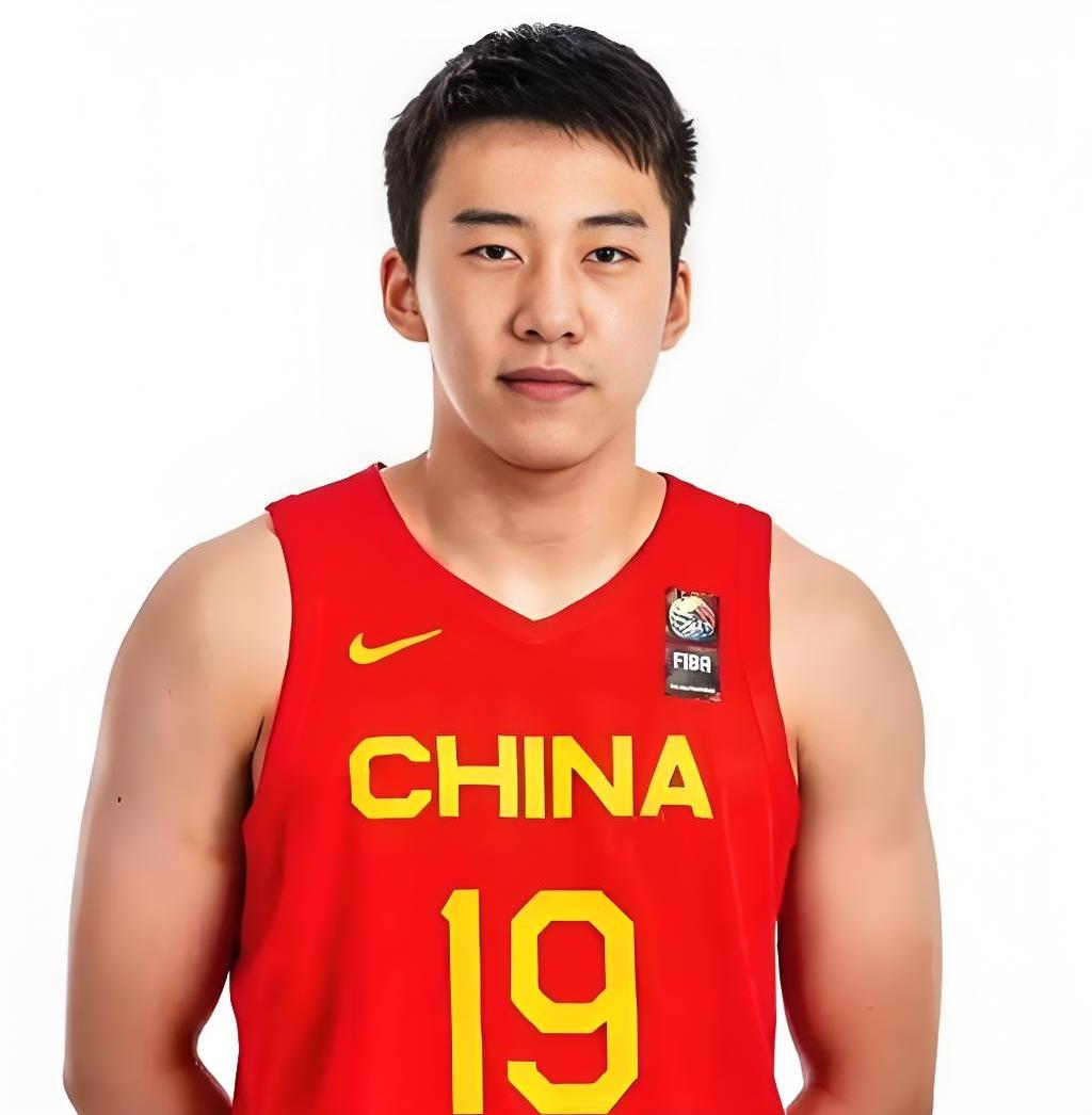 王俊杰为什么风光不再？真正的原因在这里！就是郭士强对他的要求变了，而这种要求，