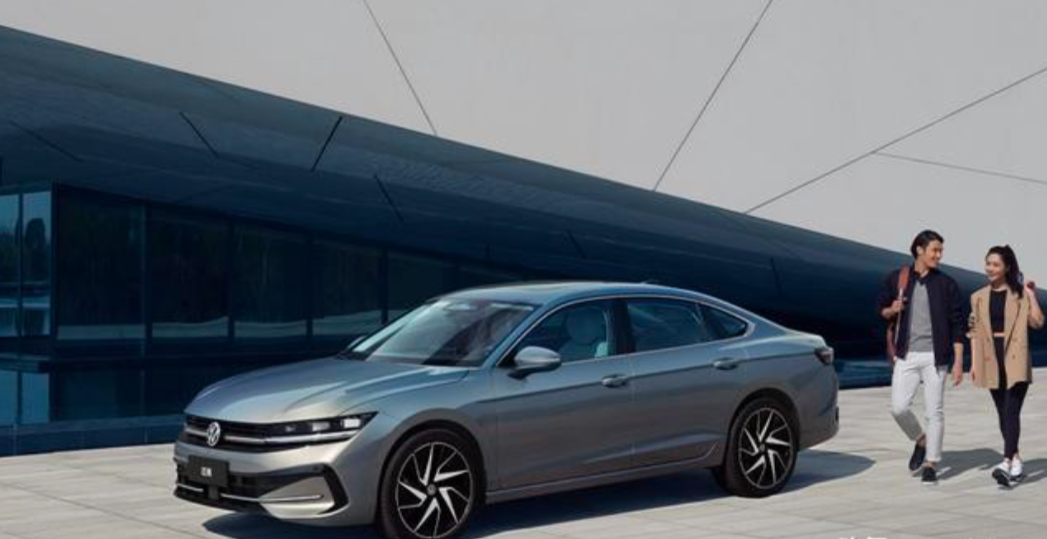 一汽-大众迈腾“35周年严选款”上市，限时价17.99万元，性价比直接拉满。