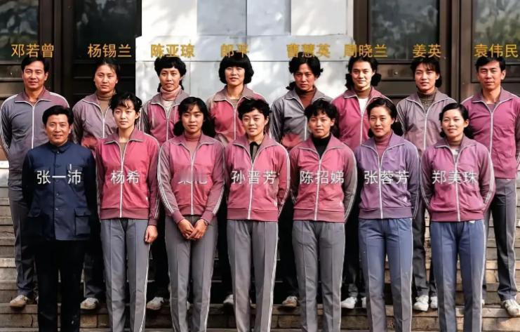 女排教父袁伟民的近况，给所有中老年朋友敲响了警钟！2026年7月，有人在北京一处