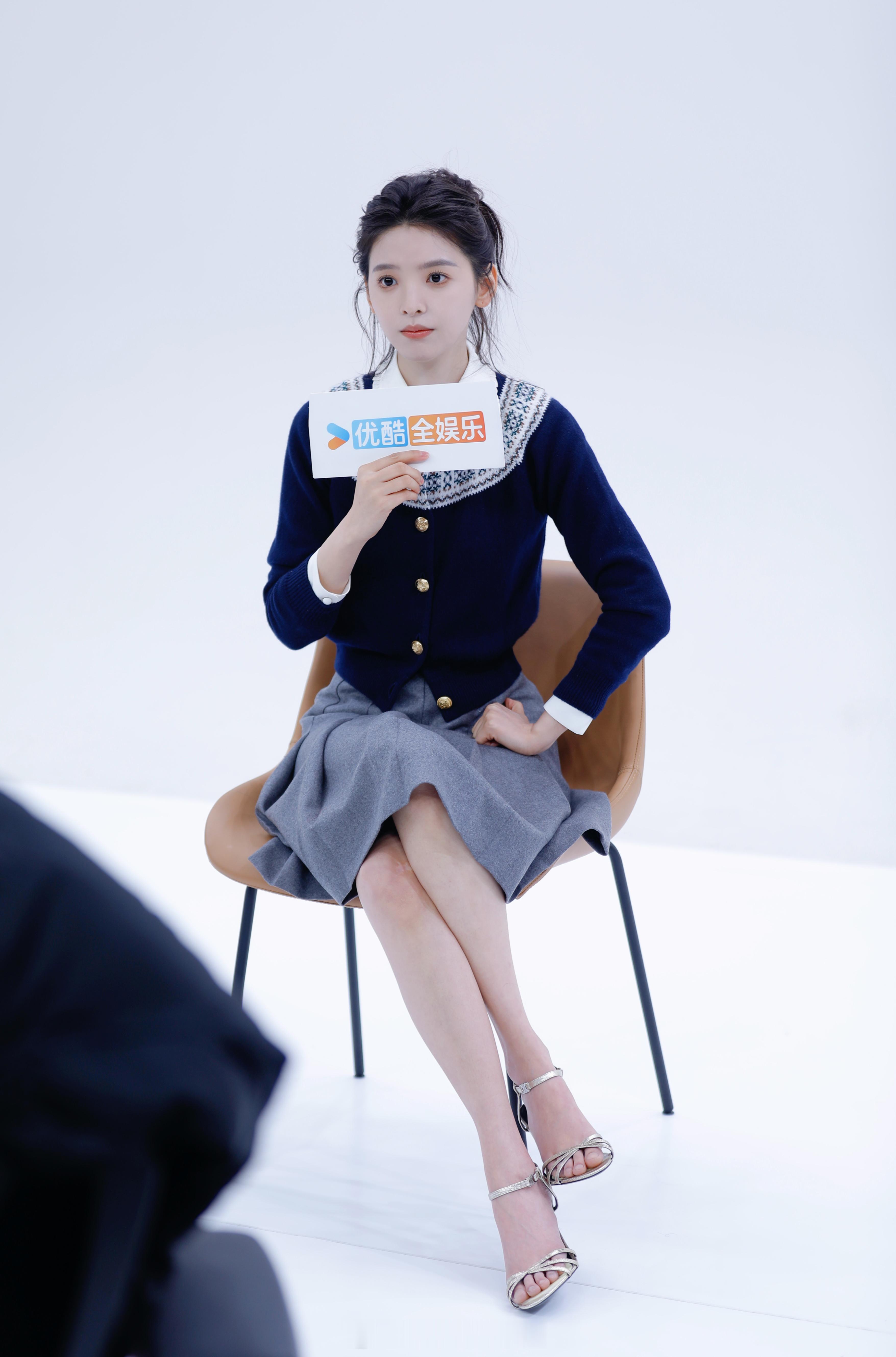VOGUE官宣章若楠又要看到章若楠美美的红毯了相约Vogue盛典，6月