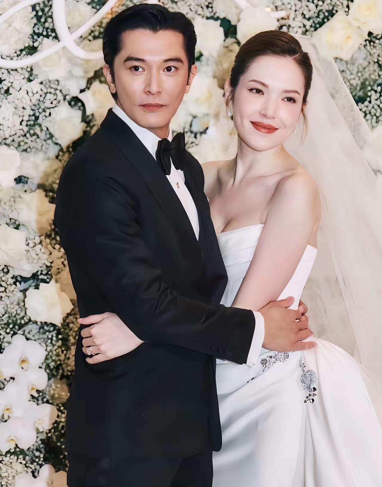 霍建华没想到，陶晶莹也没有想到，今天是邱泽大婚的日子，44岁的他依然帅气潇洒。