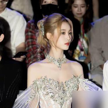 黄子韬徐艺洋深夜争吵，点名要你过去评理！你正睡得迷糊，隔壁黄子韬怒吼。他喊着