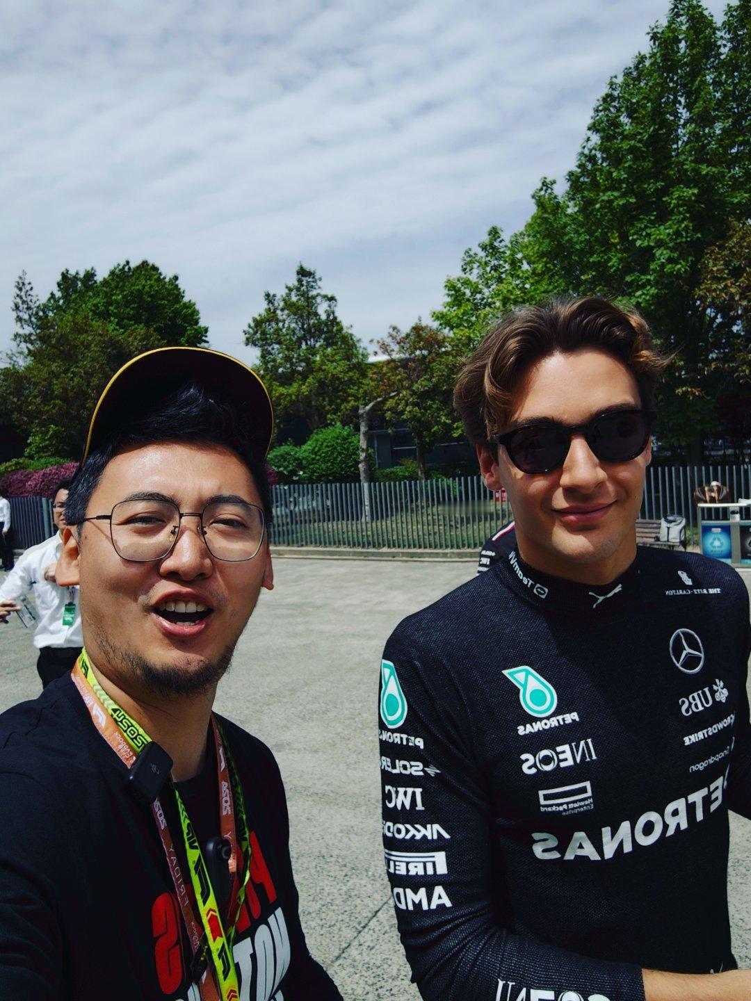 拉塞尔好帅不会吧不会吧？不会有人没有和赛车皇帝拉塞尔的合影吧？？