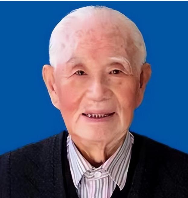 1945年10月，因为一行字，阎锡山下令将秘书李源处死，政卫师长觉得李蓼源年轻又
