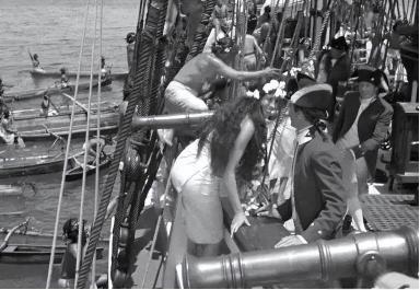 1789年，9个英国海兵叛逃海外孤岛，联合当地的女土著杀光了男土著，随后过起了没