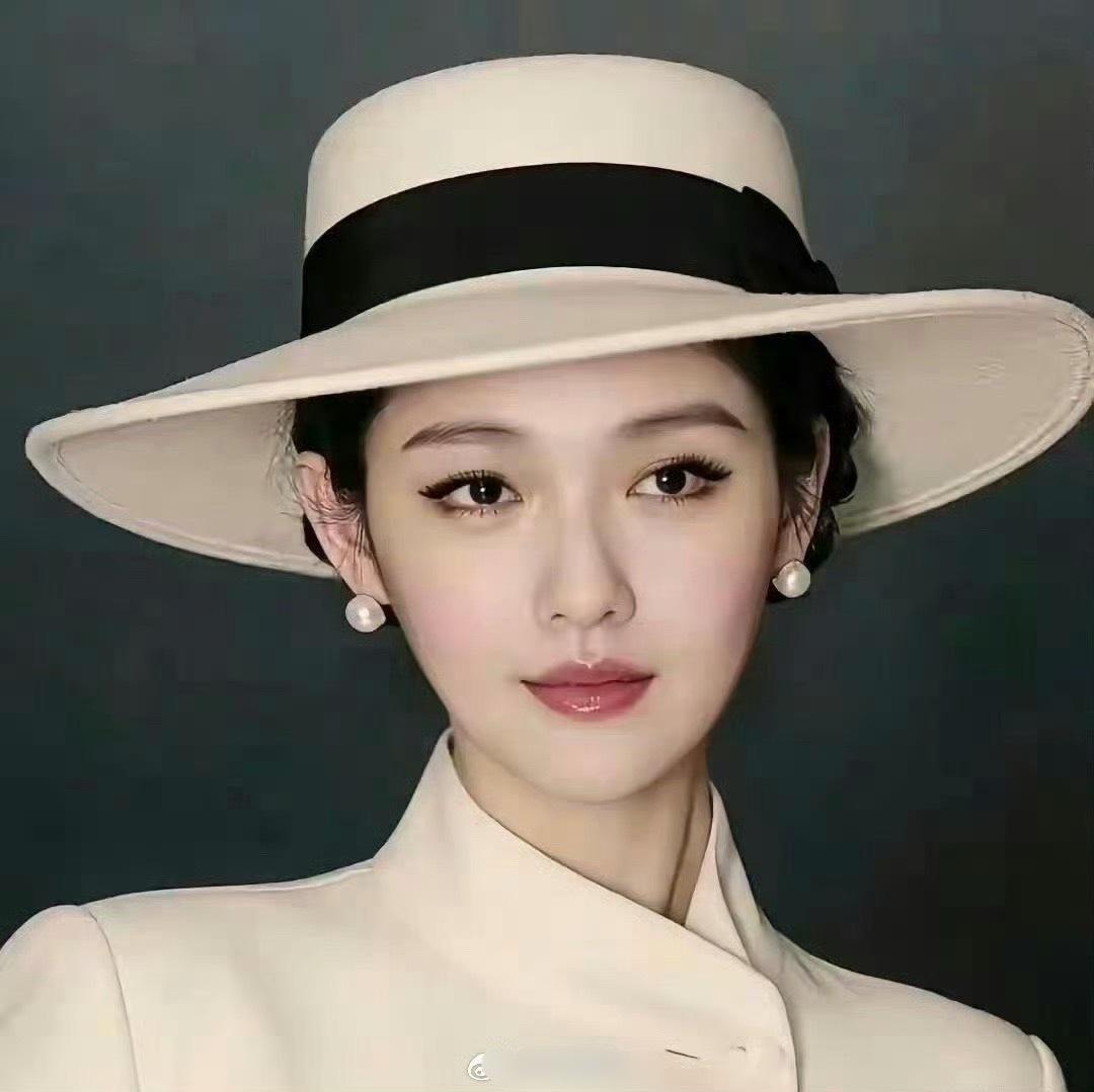 能降服小s的只有大s！小s问大s：“你演电影非要拿金马奖吗？”大s轻蔑一笑：“就