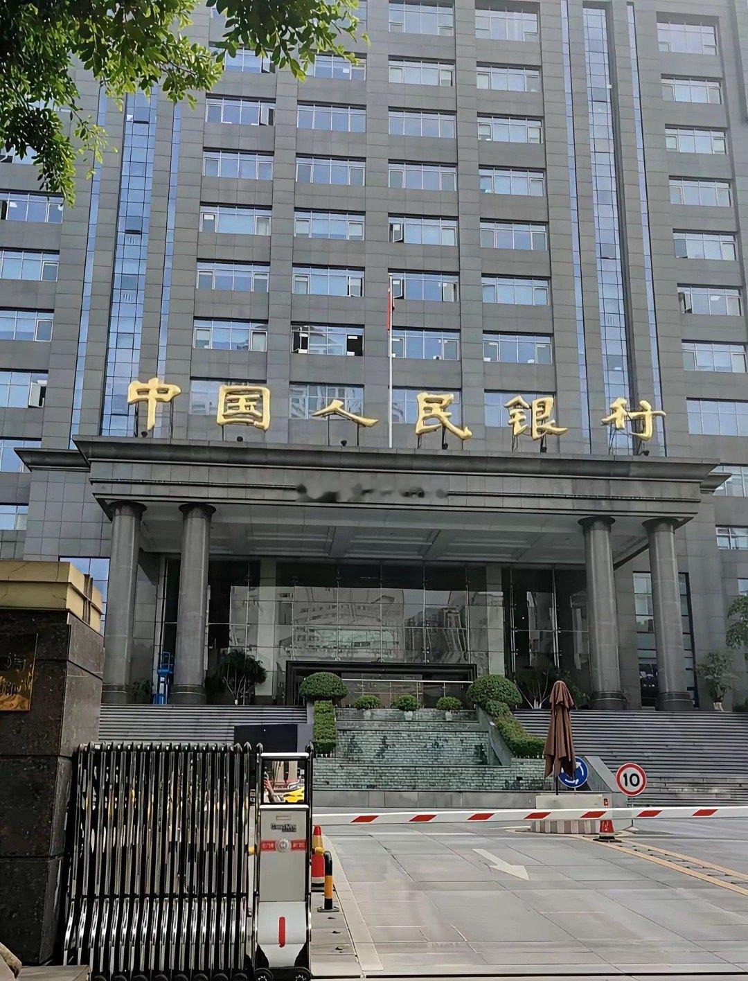 11月30日，银行终于传来好消息！从12月1日开始，去银行不管是取钱还是存钱，都