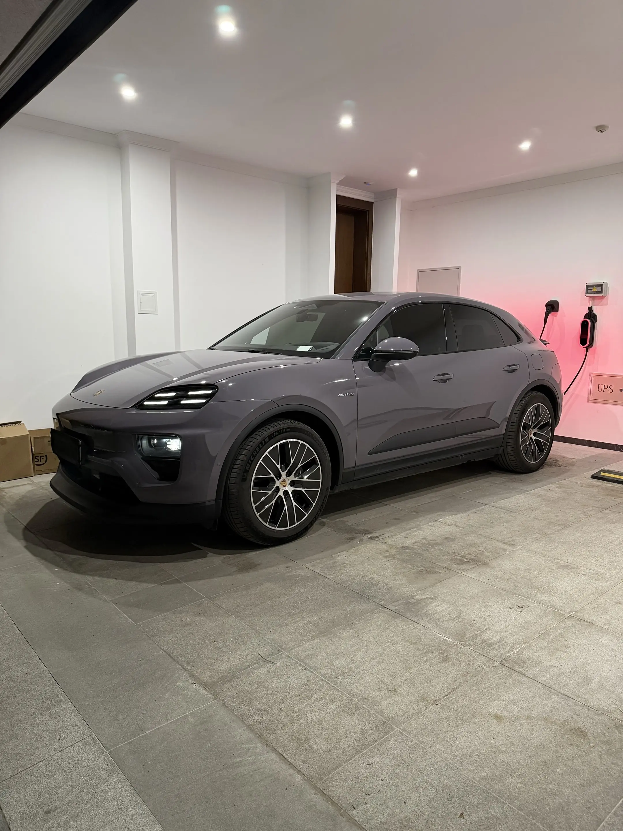 再挂1天，40没人要就给车商了，自己的保时捷准新车，2025年上牌，跑...